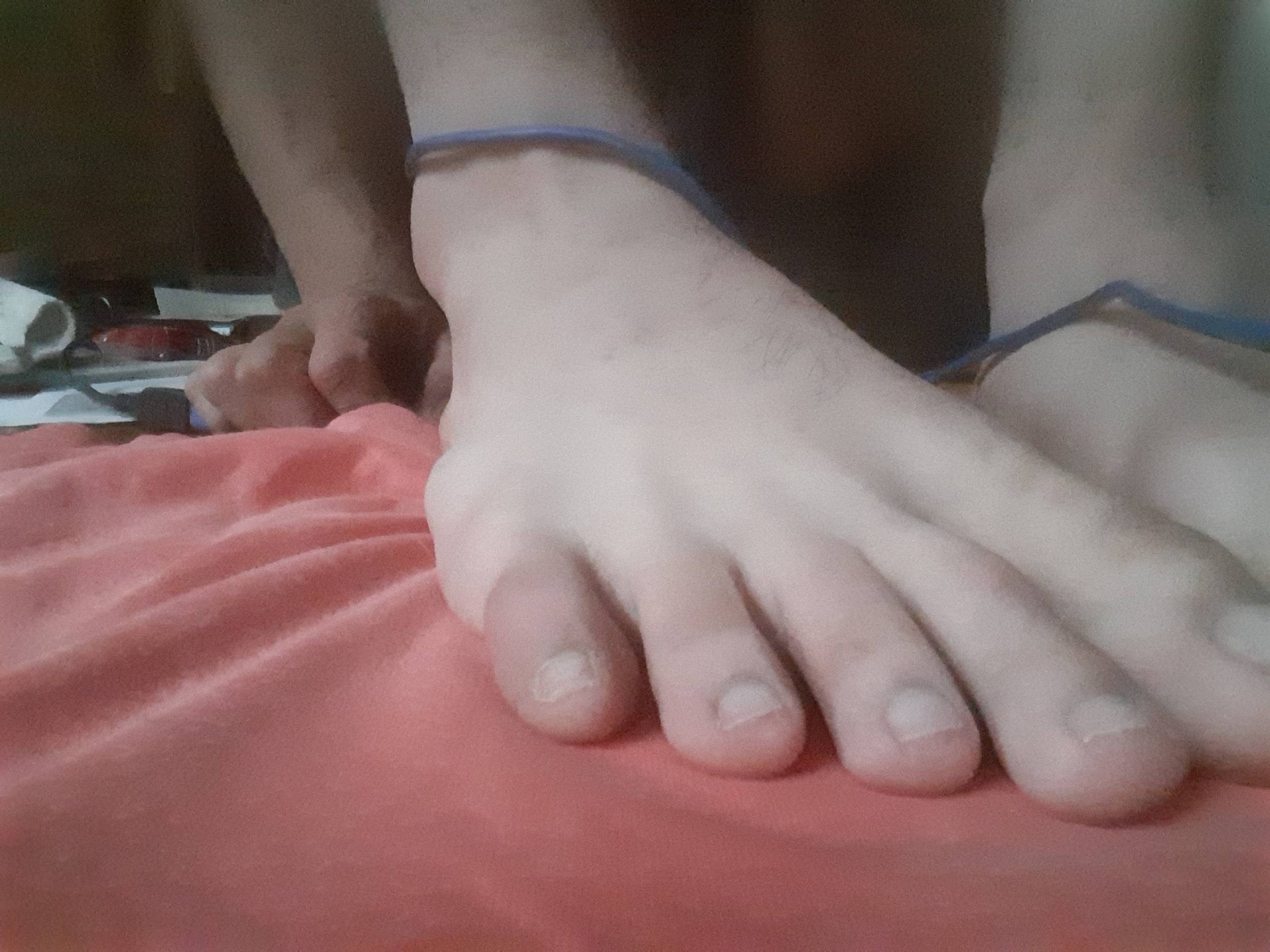 @boyboyoop guys feet, mine actually but still very nice https://t.co/nshg893xQ6