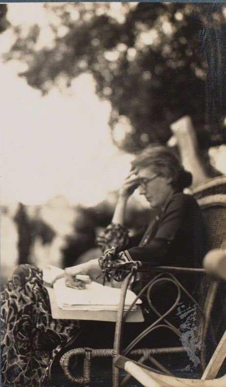 RealEmirHan's tweet photo. Virginia Woolf 

photographed by 
Lady Ottoline Morrell 
June 1926 https://t.co/rzEyF0U5mM