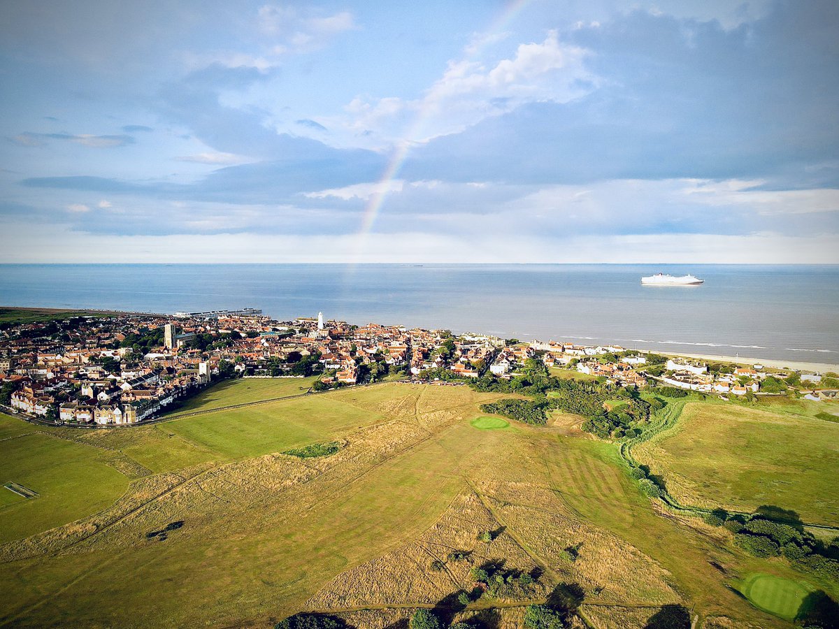 We’ve been in the presence of royalty recently <a href="/cunardline/">cunardline</a> Queen Victoria has been off the coast of #Southwold for several days.