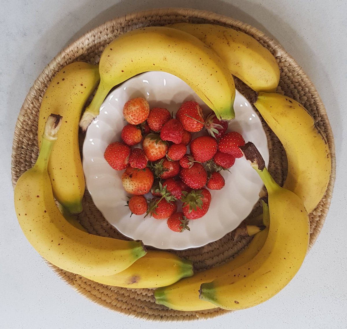 StPlaygroup's tweet photo. FRESH FRUIT &amp; VEGETABLES..
Are served every day for snack at Happy Kids. Sometimes they are even picked fresh from our own garden 😀🍓🥕🍌🍊🍏🍐🍑
.
#happykids #healthysetting #agreatstart #agreatplacetobe https://t.co/iShAx1d9qC