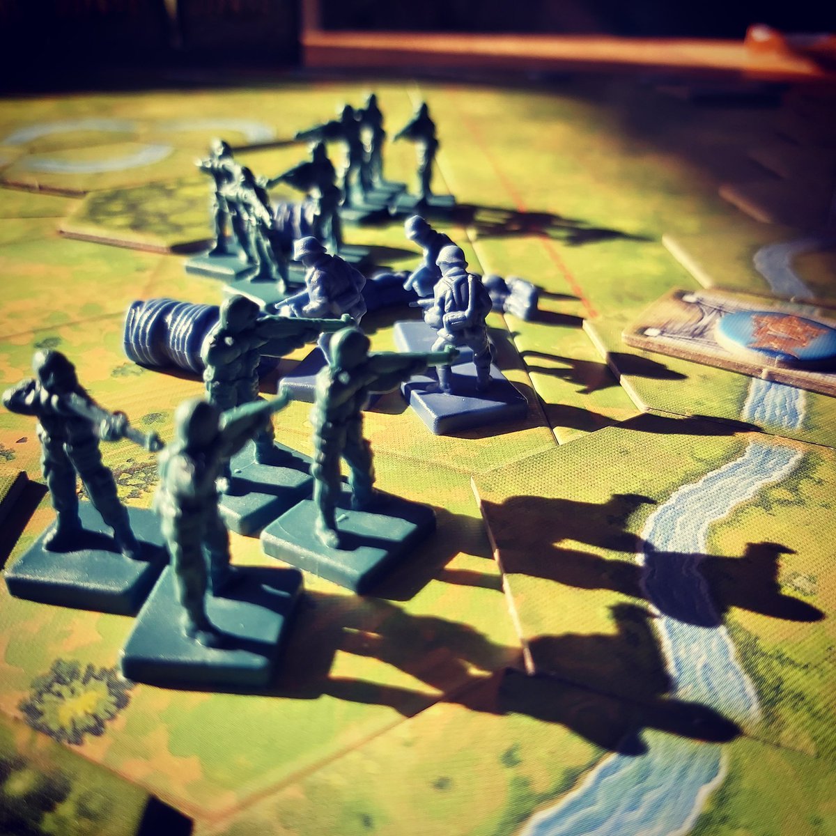 RabenhauptSpel's tweet photo. Soldiers enjoying a bit of sunshine after first try of Memoir '44 on Sunday evening ... and me being too lazy to put everything back in the box. #Rabenhaupt #borspellen #boardgames #boardgame #memoir44 #daysofwonder https://t.co/eAqPBMUA2f