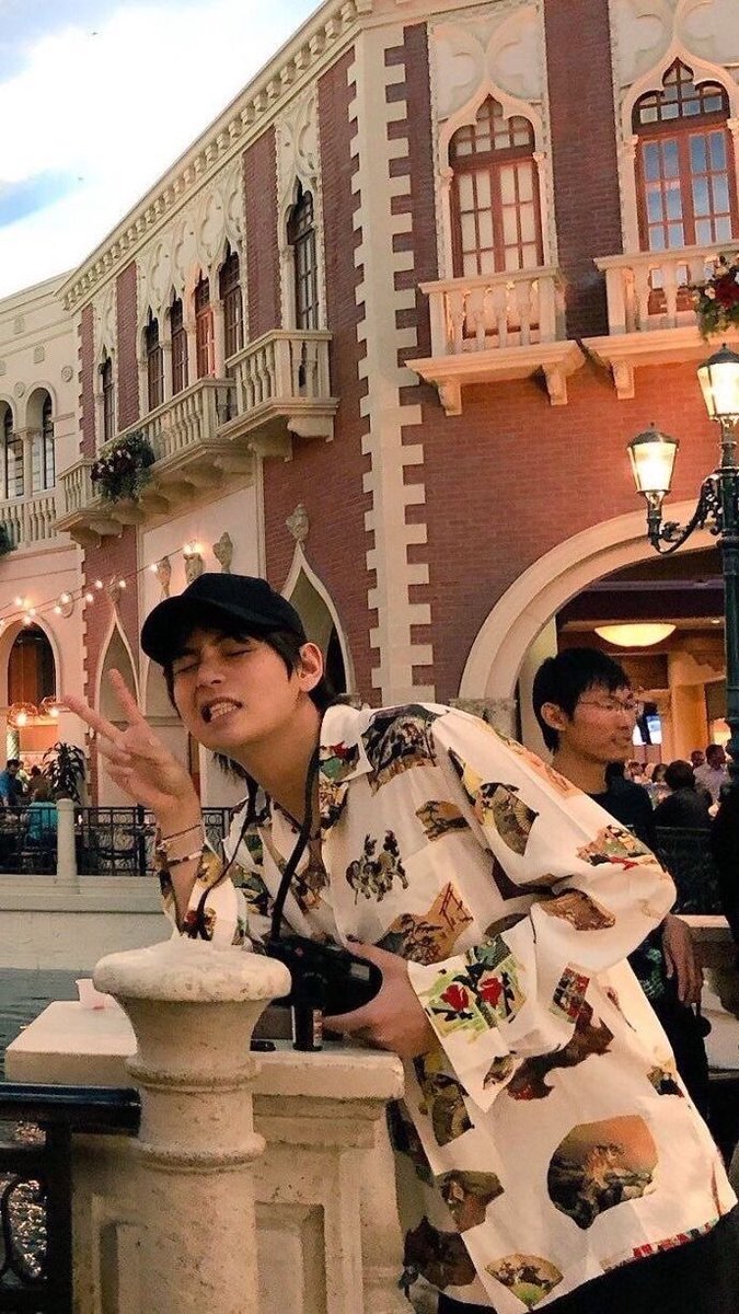Dating Taehyung, but in the 70’s - a thread