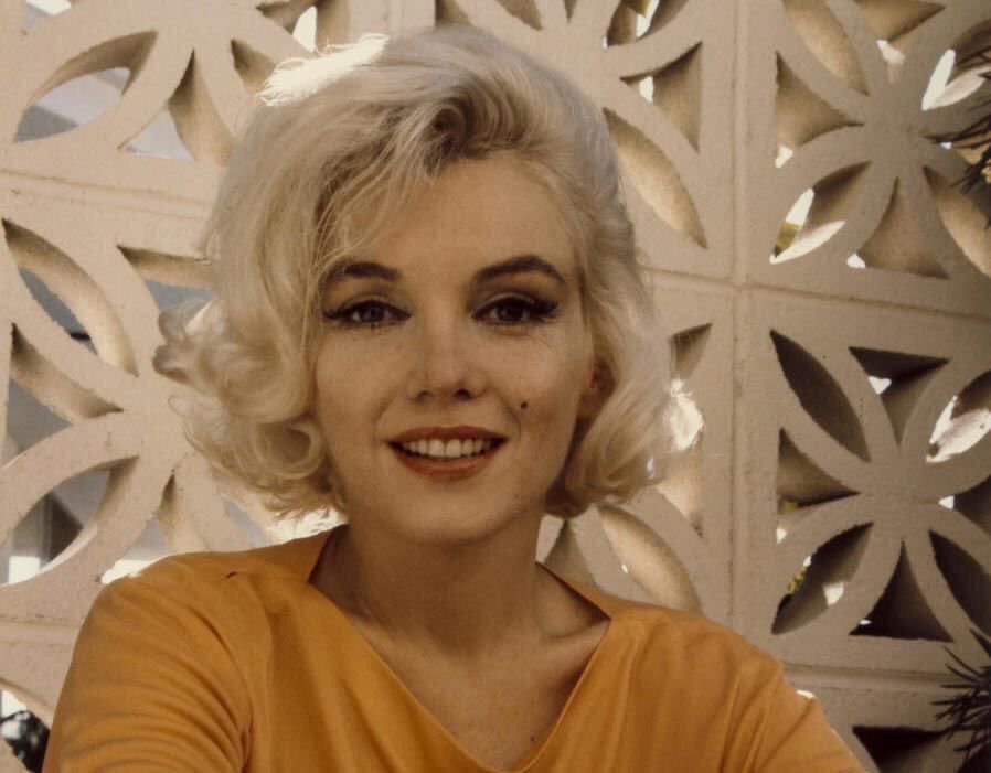 PHOTO OF THE DAY. Marilyn Monroe’s last photo shoot. 📷 George Barris (1962).