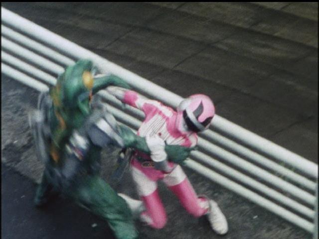 シン 在 Twitter 上 ジューノイド達に襲われてたちまちピンチに陥ってしまうピンクファイブ ピンクの力で敵う相手ではない ピンクファイブ大ピンチ T Co 0frxxederv Twitter