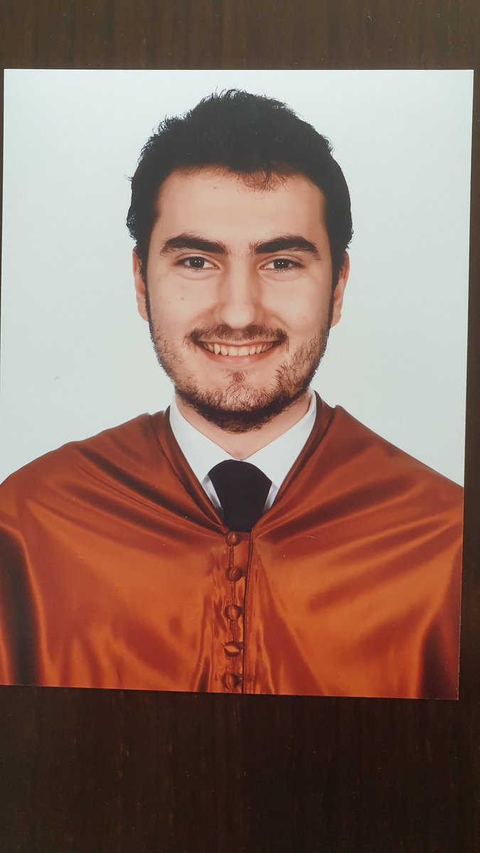 Me acabo de graduar con un 8,1 en el tfg. Oficialmente soy ingeniero informático de gestión y sistemas de información 🥳

Estoy muy contento aaaa