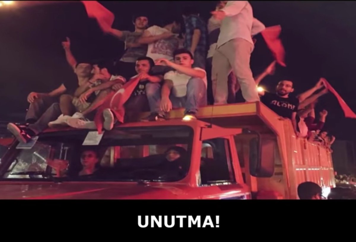 coban_83's tweet photo. Ezanları susturan darbelerden, darbeleri susturan sala sesleri, o geceyi unutma... https://t.co/LUuGi9Dgmg