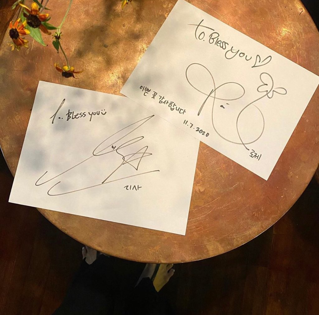 parklalisa97's tweet photo. 200712 chaelisa bought flowers for Alice what is the meaning of this 😏 https://t.co/nKcf85cYUv