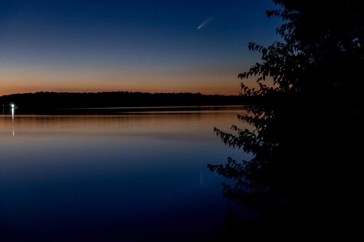 kyleajohnson's tweet photo. Comet C/2929 F3 (NEOWISE) from Prairie Creek Reservoir in Muncie, IN
#neowise #d780 https://t.co/Z37fIjqvEI