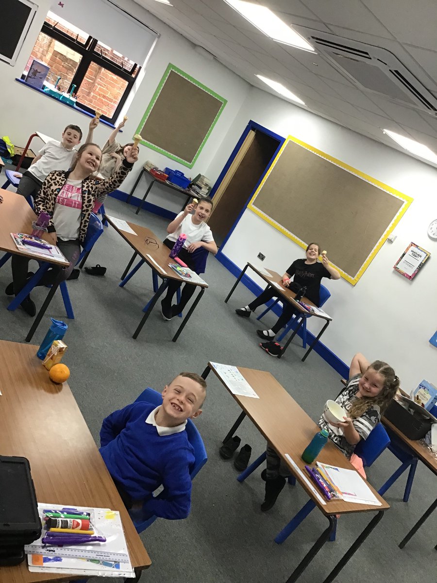 EPAZebras's tweet photo. Ice creams courtesy of the Y6s! Thank you for sharing! 🤩😋🍦 @DeltaEstcourt @EPAKoalas @EPAYr6 @EPA_Sharks https://t.co/Z8f85GAbgp