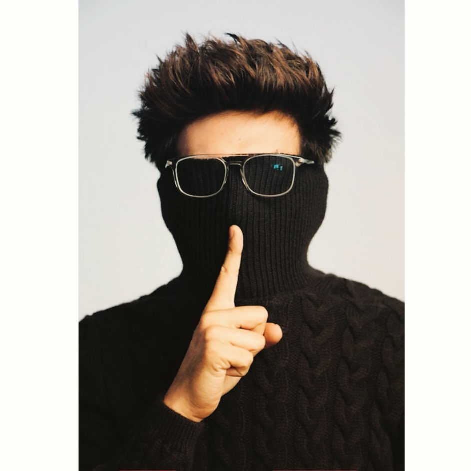 ibollywoodcity's tweet photo. Look The Way How Kartik Is Guarding Himself From Covid-19
#WayTooCool #SafetyFirst #poselikekartikaaryan #COVID19 #Corona #KartikAaryan 
@TheAaryanKartik https://t.co/NGil3gox3X