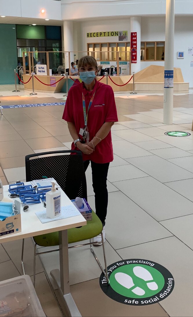 VolunteeringAH's tweet photo. Jacqui is at hand at 1 of the hygiene stations @AlderHey to greet you. We know the masks may look a little scary but under that mask she is smiling a huge smile of welcome, as all our brilliant volunteers do. #KeepingEveryoneSafe #WearAMask #KeepingSmiling https://t.co/7imdwhOOGV