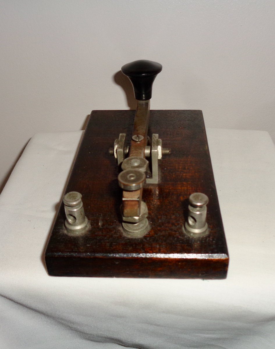 MullardAntiques's tweet photo. British Sending Key by Gamages 1920 Morse Code. Communication https://t.co/9MlVDH3NGX #radiooperator #vintagetechnology #communication #morsekey #morsecode #gamages #sendingkey #straightkey #britishkey #telegraphkey https://t.co/qqaCYu6FqF