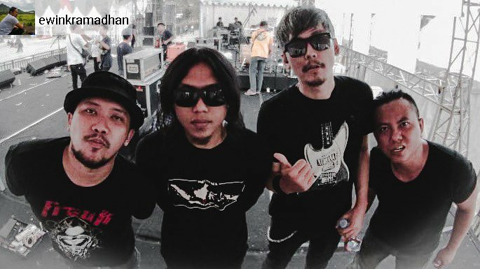 Udah nonton video single @freak_indonesia yang baru?

Cek di youtube freak indonesia official , search Freak - Terurai Waktu atau klik link di bio kami yess..

Jangan lupa share, like dan subscribe gaeeeessss..

#freak #teruraiwaktu #freakindonesia #musicvideos #newsingle