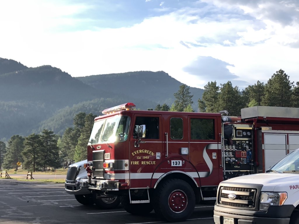 efr_co's tweet photo. EFR is back on the #ElephantButteFire.  Plan: Get crews on hot spots along with air support. Engines will be in place to protect homes. Goal: Really attack it today as warmer weather is on tap for later in week. Thank you neighboring agencies &amp;  @jeffcosheriffco for the help! https://t.co/2iOfg5XQM9