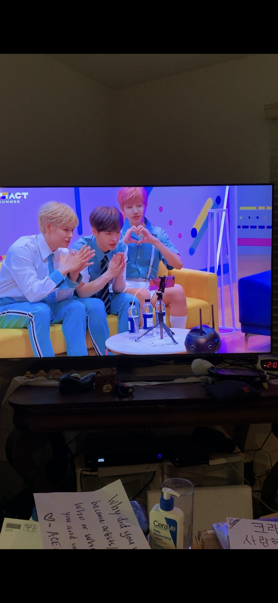 Ace000621's tweet photo. #kcontactday2 #KCONTACT #CRAVITY
The best 20th bday & day of my life where I told my fav. ppl who make me feel happy, company, & loved how I’ll always luv & support them & my bias is 함#원진❤️ & they sang happy bday w/out asking 😭!
고마워.
사랑해 (2x)! #원진 said that w/a ❤️😭💗 https://t.co/nk0hXfSnS2
