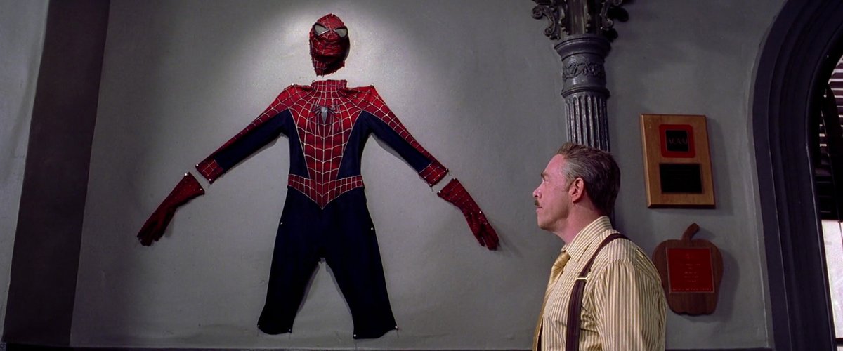 En bref, Spider-Man 2 cristallise tout le cinéma de Raimi pour une œuvre sincère, un blockbuster d'auteur. Merci M. Raimi pour ce film et cette trilogie à la fois humaine et spectaculaire ! (PS : saluons aussi Danny Elfman et sa musique juste grandiose)