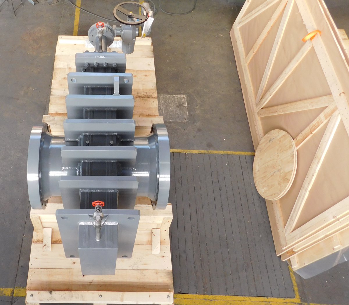 OrionValves's tweet photo. Fabricated Gate Valves
Internally lined in Fusion Bonded Epoxy
Dimension : 56"
Pressure Class : 300

#madeinitaly #oilandgas #Trieste #Orion https://t.co/zOh1IHnh7x
