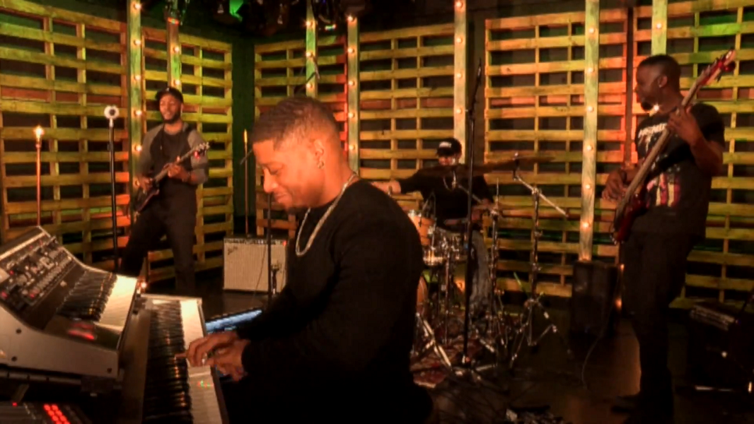 #SoulandJazzLIVE Recorded <a href="/YoutubeNYC/">YouTube NYC</a> in 2017, KILLER fusion flavours c/o <a href="/The4Korners/">The 4 Korners</a>: 'Portal of Gold' ▶️ bit.ly/397SzOW T/T from #Essential 2016 <a href="/ropeadope/">Ropeadope</a> album ▶️ bit.ly/3b9Cwl5 #Sennheiser <a href="/wbasse01/">Warren Bassett</a> <a href="/KAVEspace/">KAVE</a> ディスカバー