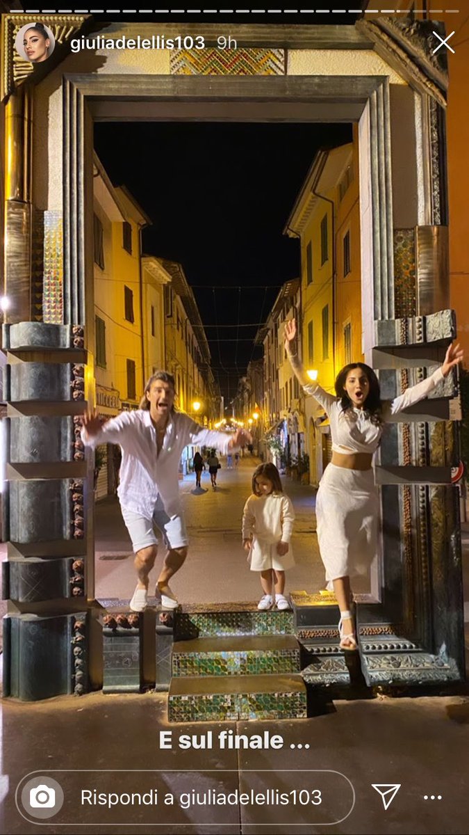 BryPapasodaro's tweet photo. Chiuso per sogno,
non disturbare 💘
Sono bellissimi. 💑
Sarebbero bellissimi². 👨👩👧
#Damellis #IoSottoMilleTreniPerLoro #IlDama #GDL #LaMati https://t.co/wzeWSBLMGC