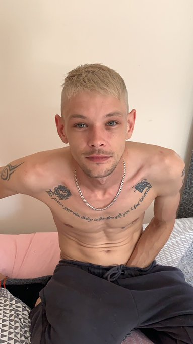 1 pic. What we saying? Stay light? Or go back dark? https://t.co/Df6vhtDqgc