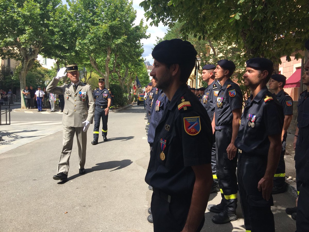 UIISC5CORTE's tweet image. cérémonie du #14juillet à @VilleCorti les autorités civiles et militaires rassemblées  autour du drapeau 🇫🇷

#uiisc5 #sapeursauveteur