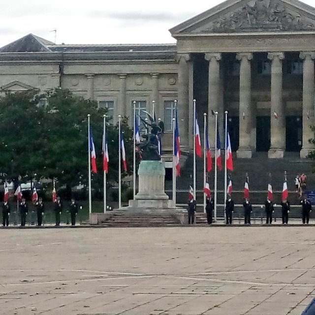 LemierreMarie's tweet photo. La #FeteNationale est un moyen de réconcilier, de parler des #mémoires et de mettre en œuvre la fraternité. Le #14juillet est l'occasion de remercier ceux qui s'engagent pour nous : nos #soldats, nos gendarmes, nos policiers, nos pompiers, nos soignants et bénévoles. #Union . https://t.co/zsmyX7qGGV