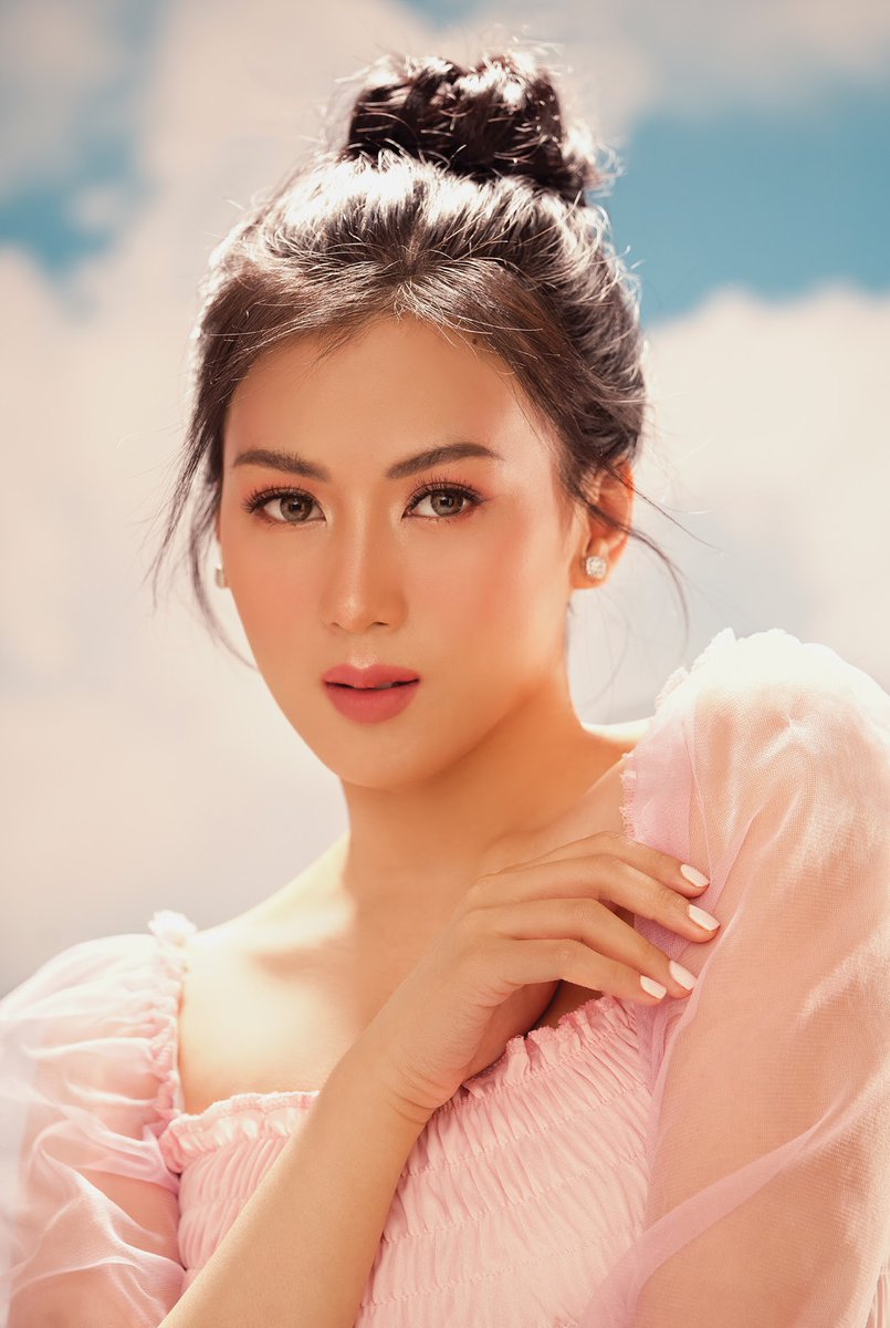 Mscathygonzaga's tweet photo. Hi padaan lang sa feed ha 'coz Alex Line is now out for pre orders in Lazada. Everything nude and pink! @issy_company 🤎💜💓 https://t.co/r1YiPmFBle