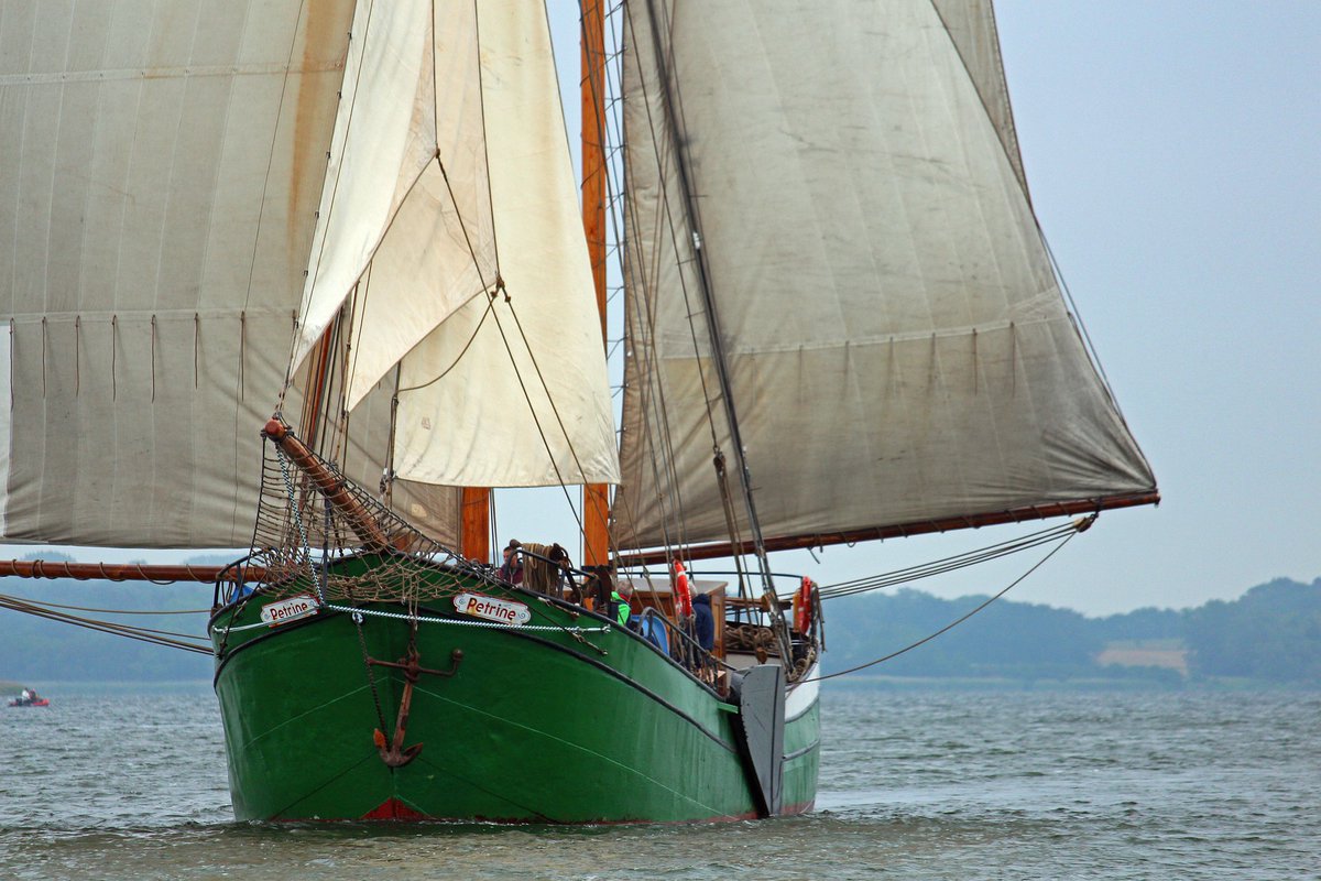 parabordando's tweet photo. ... è solo una vela - #Parabordando Le imbarcazioni a #vela si distinguono a seconda del loro #armo, ovvero in base alle tipologie di vela, al loro numero e a come sono posizionati gli alberi. Piccolo dizionario per saperne di più…https://t.co/D1MaltcB2K via @parabordando https://t.co/QDN05fbyAn