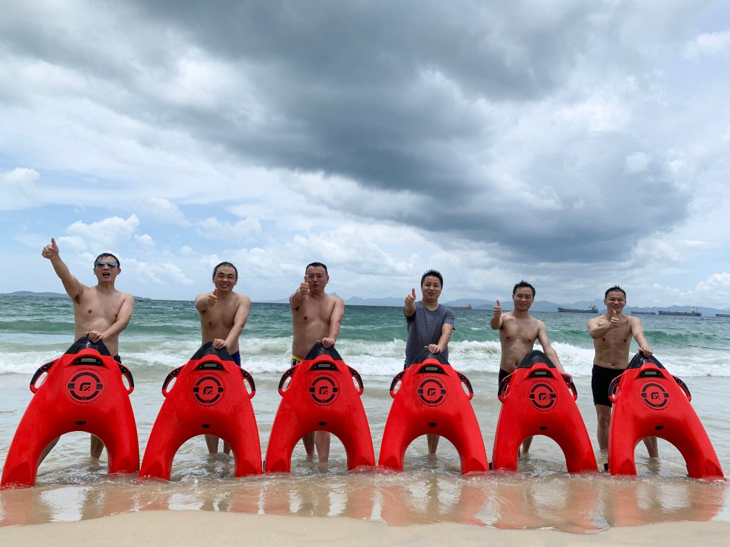 Nice beach with Electric Bodyboard AEFs. Let's go enjoy the summer! #fzblue #AEF #bodyboarding