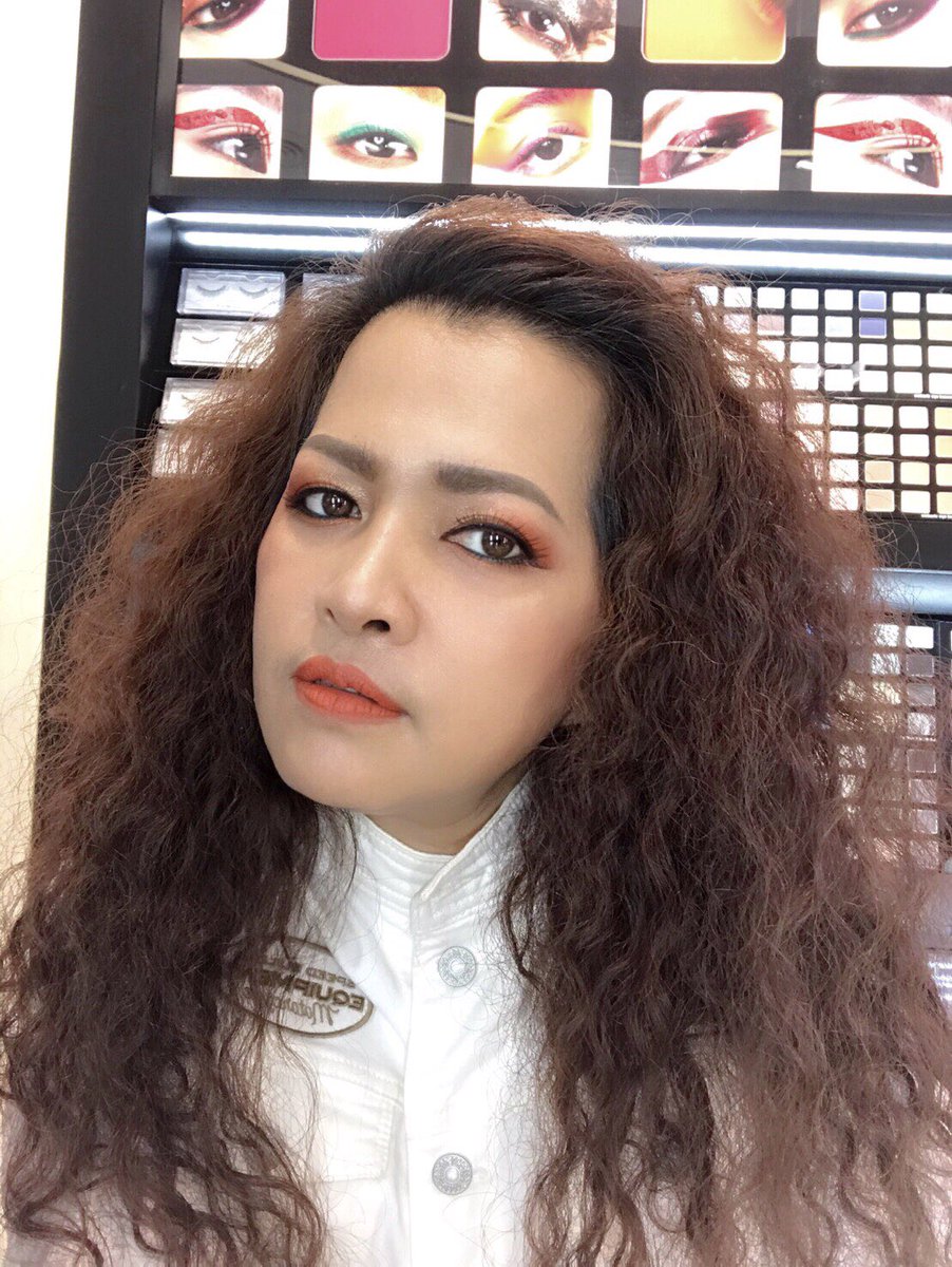 ChutinatC's tweet photo. แต่งเเต้มสีสันให้กับดวงตาคู่สวย กับ new pressed eye shadow 
ส้มสุด..เเต่ตาไม่หยุดส้ม(ส้ม)
สีสดชัดเนื้อเกลี่ยง่าย ติดทนคะ   👁️👁️✨

- ME 273
- PR gold

#shuuemura #shuuemuraartist
#shuartisty #pressedeyeshadow
#shuartistTH #shuuemurathailand https://t.co/mIUUEGtJag