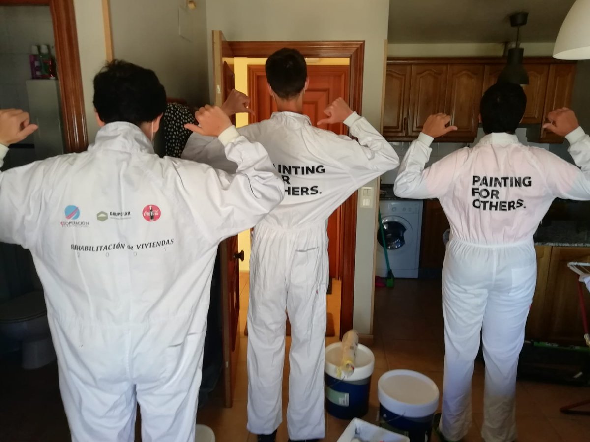 cooperacion's tweet photo. Diez voluntarios del @CMGuadaira de Sevilla pasan estos días rehabilitando dos casas, de una señora y una familia vulnerables, en Coruña. Esto es vivir un verano 🔝🔝🔝
#LivingforOthers #PaintingforOthers ¡GRACIAS! https://t.co/o9EZb01qOx