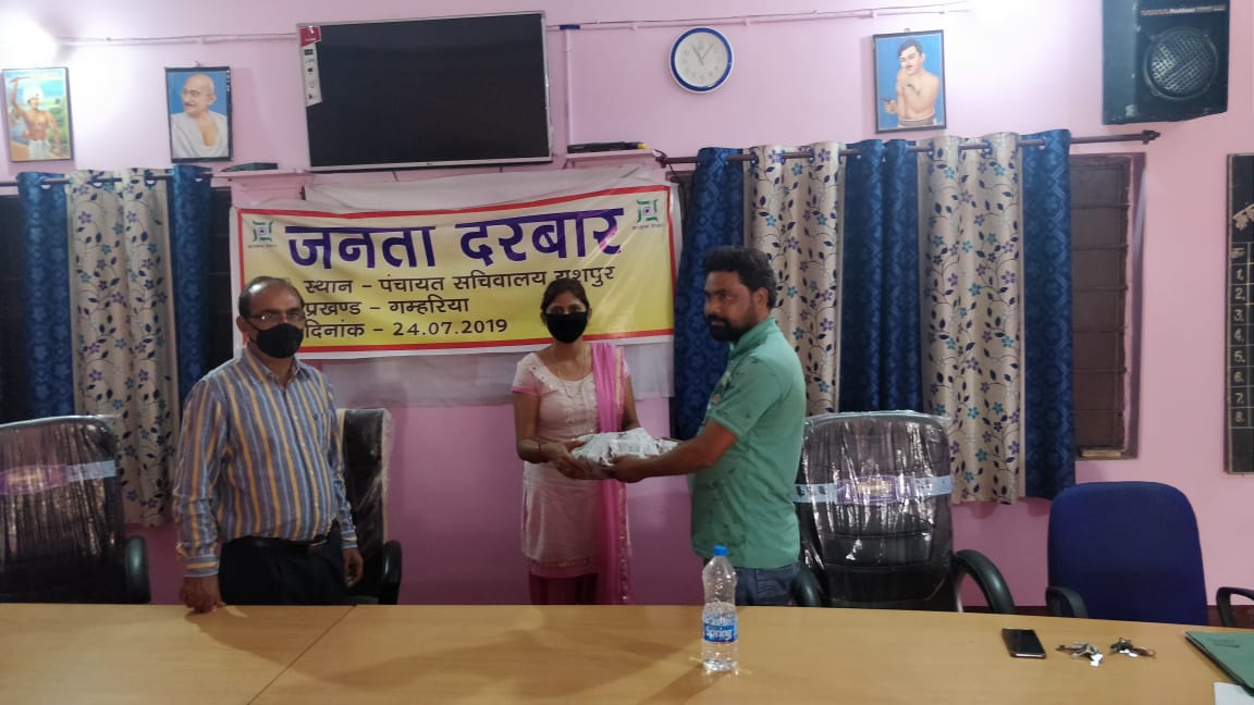 UnnatNit's tweet photo. @HRDMinistry 
@MinistryofEd 
@NITJamshedpur 
@Unnatbharat_Tw 
Mask distribution by NIT JAMSHEDPUR'S UBA Team at Donda Yashpur, Rapcha villages.
Date:- 27/04/2020 https://t.co/aT9tHoTxaS