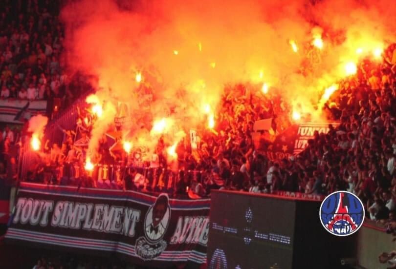 OldSchoolPaname's tweet photo. Paris Saint Germain vs Monaco... Saison 2008/2009... Block des #Authentiks... #Atks... #Nostalgie... #UltrasParis... #ParisSGFans... #TribuneG... #OldGroupe... #OldFans... #ParisSG... #Paris... #Psg... https://t.co/KZWHHnOWGK