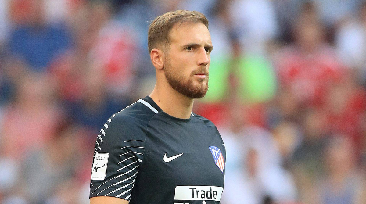 Dvinuesa's tweet photo. Hilo sobre Oblak: 

Según las informaciones que tengo yo, el año peligroso con el tema Oblak es el próximo. De cara a este verano hay tranquilidad en el Atlético porque entienden que su cláusula de 120 millones en el 'nuevo' fútbol es más fiable que antes del COVID-19 https://t.co/t8IYsjnC1x