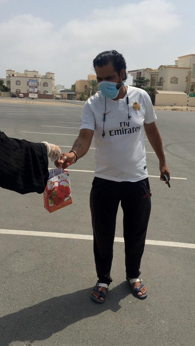 قام أعضاء مجموعة ساهم التطوعية المندرجة تحت لجنة التنمية الإجتماعية بولاية السيب بتوزيع المياة للعمالة اللتي تشق نفسها في العمل على الطرقات في مختلف مناطق السلطنة منها المعبيلة الجنوبية،السيب، بهلاء، جعلان بني بو علي متخذين سبل الوقاية والمكافحة لفايرس كوفيد١٩وذلك لتخفيف الحرارة