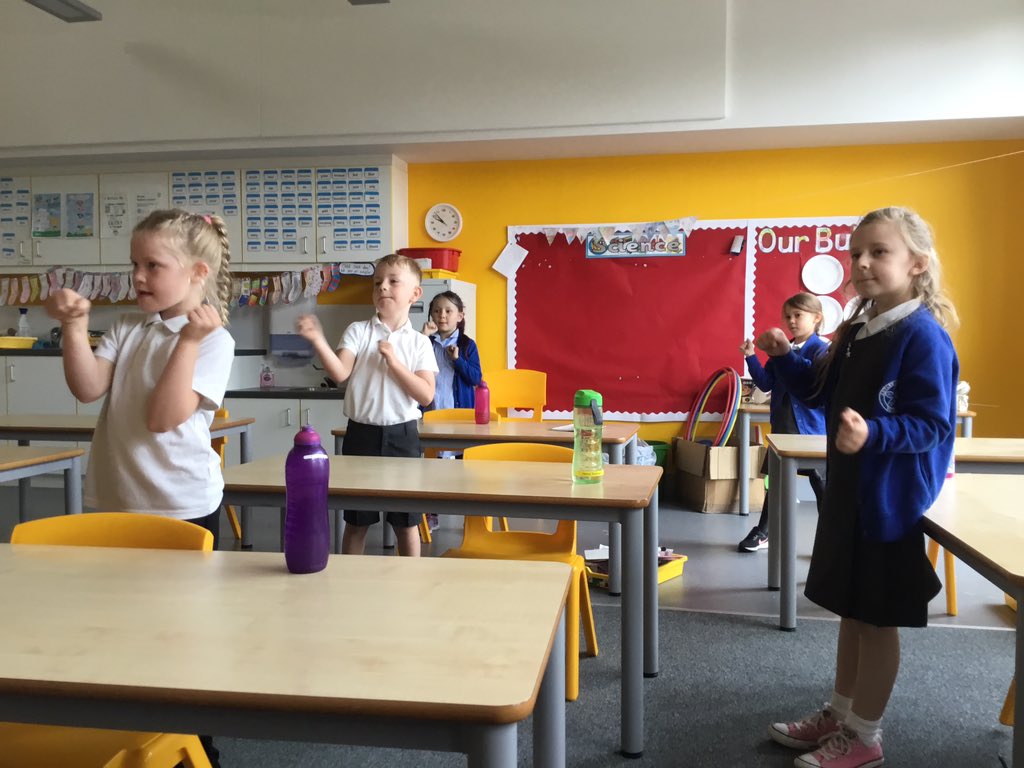 Supermovers to start our English lesson today! Kangaroos @Astley_Primary, have been thinking about when to use capital letters and full stops.🦘

#wearekangaroos #weareace #enrich #opportunity #aps
