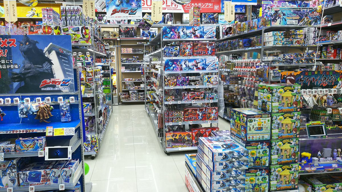 ট ইট র 中沢健 作家 ｕｍａ研究家 調布のビックカメラ おもちゃ売り場だけでなく 入店早々から 1階でも ゴメス襲撃をprするようになっていた 笑