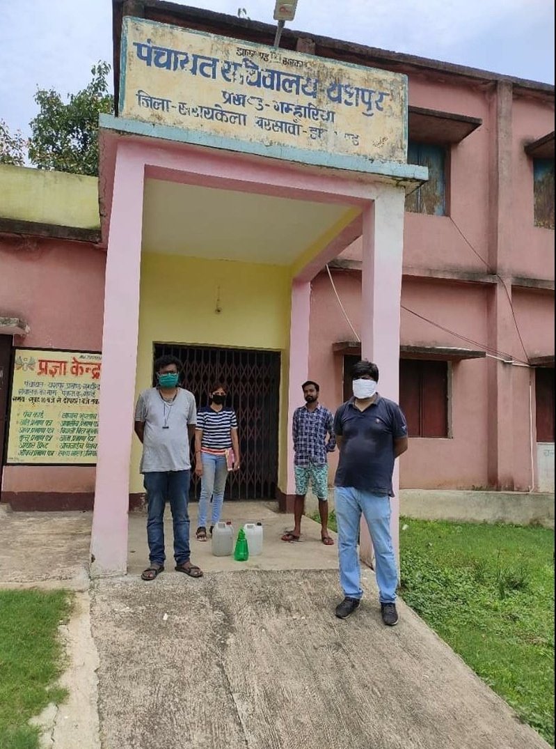 UnnatNit's tweet photo. @HRDMinistry @MinistryofEd @Unnatbharat_Tw @NITJamshedpur 
Distribution of Sanitizer by NIT JAMSHEDPUR'S UBA Team at Donda , Rapcha and Yashpur villages.
Date:- 27/06/2020 https://t.co/fZH4sTBAUn
