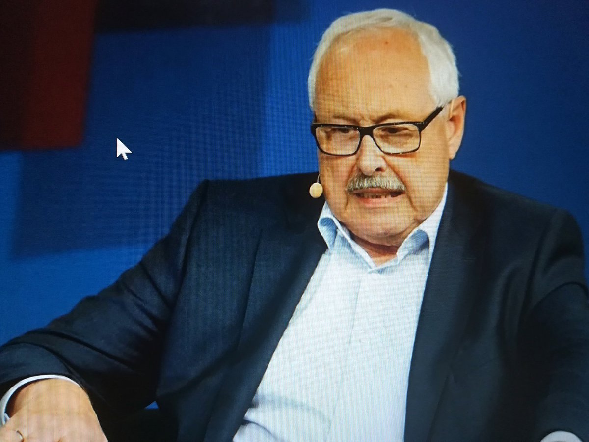 Laut ZVEI - Präsident Mochael Ziesemer ist in den Bereichen Gebäude und Mobilität noch viel zu tun. Bei Gebäuden denkt er an die Wärmepumpentechnik und in Richtung Elektromobilität müssten noch viel mehr E-Tankstellen entstehen #HMDigitalDays Mehr:<a href="/MaschinenMarkt/">MM MaschinenMarkt</a>