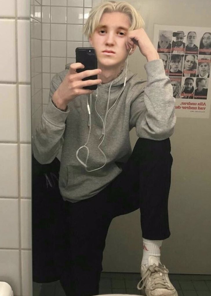 softdracoo's tweet photo. nudes? https://t.co/EyS44WQQBx