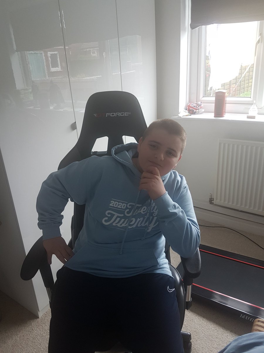 Lesleyboardman1's tweet photo. Jake sends a big thankyou for his 2020 hoodie😊@Bramleyjunior https://t.co/d5a2kYBvnD