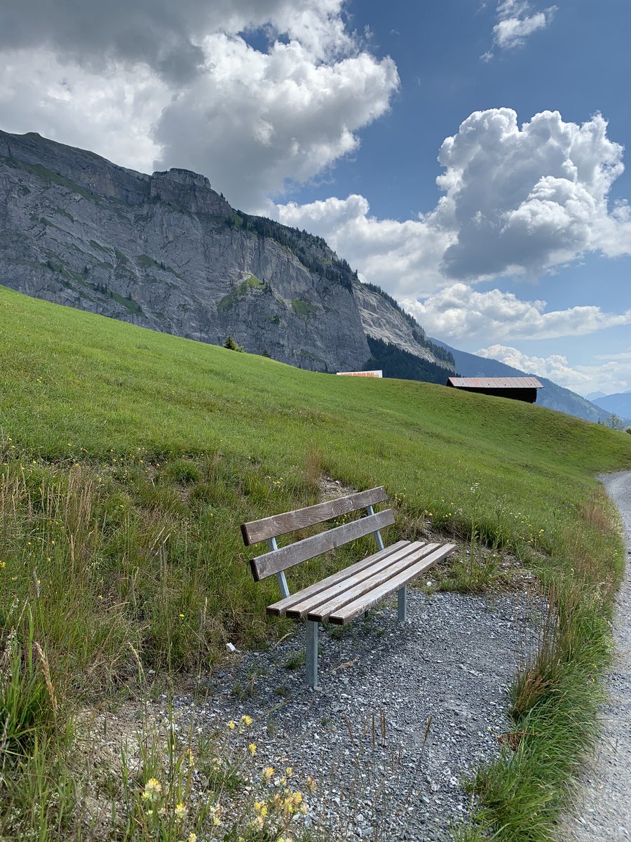 TheHideFlims's tweet photo. @Wandelbankjes @WalkersBenches Prachtige dag voor wandeling van Foppa naar Flims met voldoende plekken om van het uitzicht te genieten https://t.co/idxxCWZ0es
