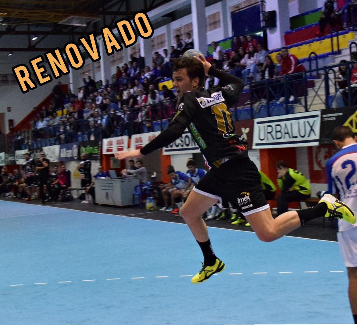 BmXimenez's tweet photo. 📢📣 RENOVACIÓN 📣📢

Javier Moyano (@javimoy17) estará una temporada más en nuestro conjunto 🙌🏼😛

Su muñeca volverá a deleitarnos con sus trucos de magia 🧙🏽‍♂️🤹🏽‍♀️

#VamosMiGenil #VamosAX #FuelleIsBack https://t.co/ZjhgB3jkVo