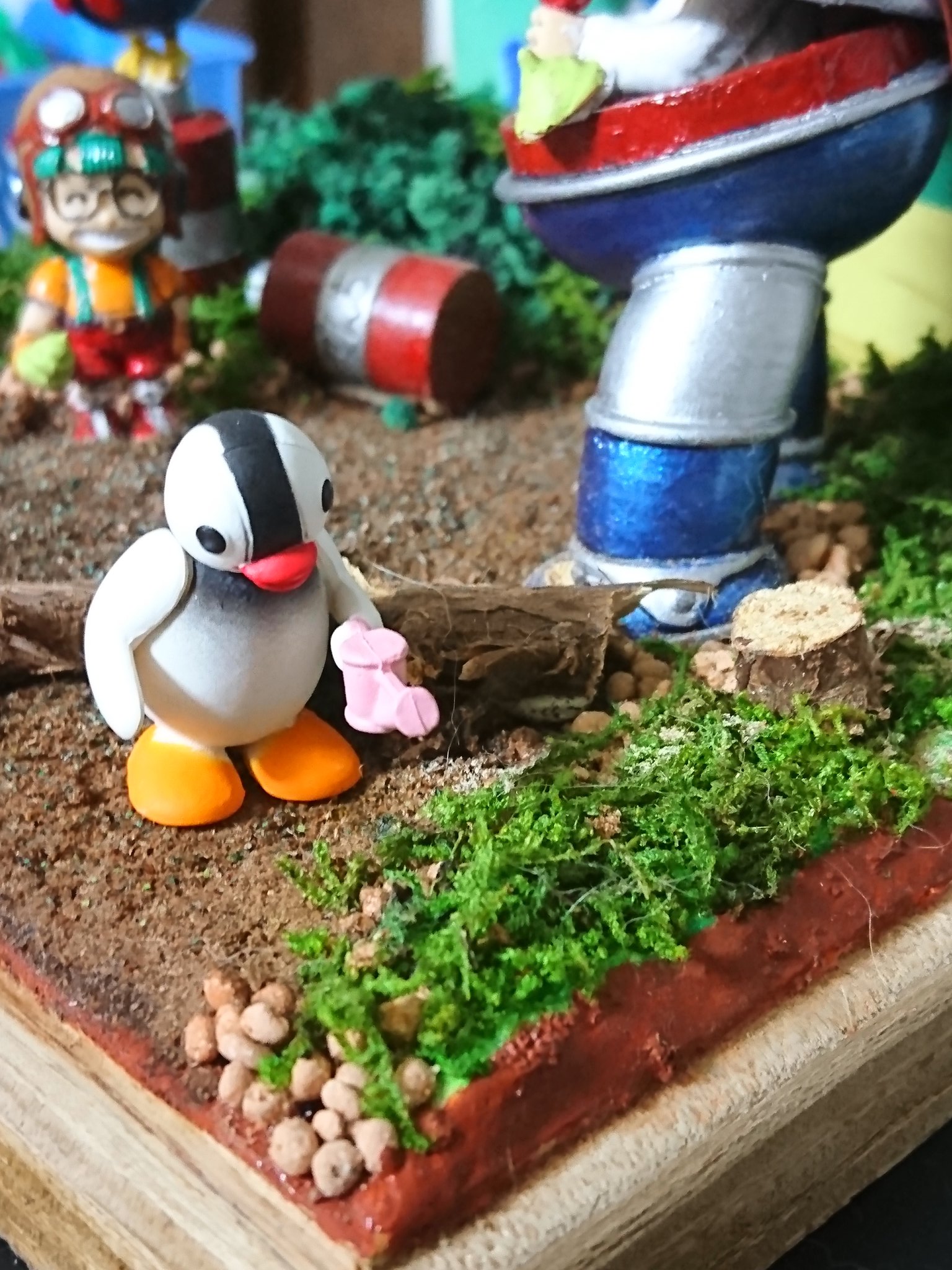 ぽんきち ピングーとピンガなかよしコレクション2のガチャガチャで出たピンガをジオラマに置きました かわいいショットで楽しくなりました Drスランプアラレちゃん ピングー ピンガ T Co Rcuzgs8a8i Twitter