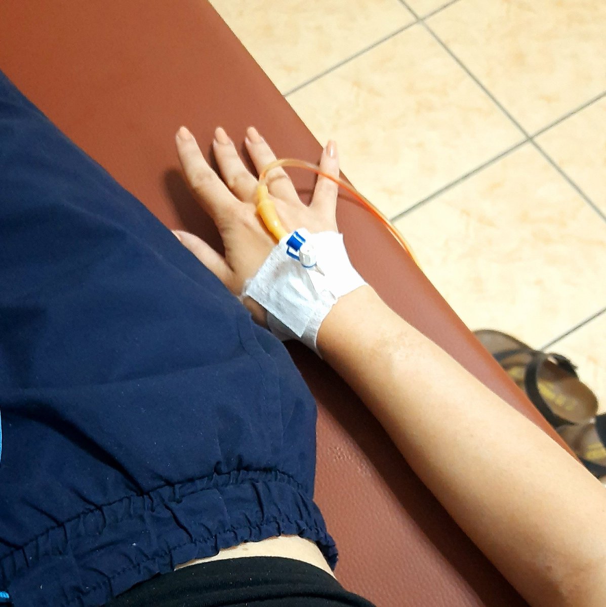 burcukmese's tweet photo. İyi bir doktor bayılcaksa öğle arasında bayılır ki hastalar mağdur olmasın. https://t.co/Sl45CRt8Ma
