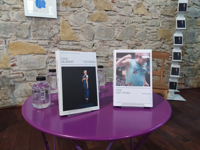 mercatflors's tweet photo. Estem presentant a la premsa "Paragrafies", una nova col·lecció de monogràfics sobre coreògrafs de casa nostra que fem en col·laboració amb l'editorial @Comanegra i l' @institutteatre 

Els dos primers títols són sobre #CescGelabert i @Pere_Faura 

Des de ja a les llibreries! https://t.co/Vj2BU3nAQj