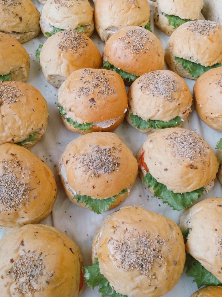 heartbakes's tweet photo. #ShattaTuesdayMarket Chinchin, cookies, breadrolls, sandwiches, etc... Call 0205211989 You go feel rough! E no be hype k3k3!🤤 https://t.co/2xSf17yAF6