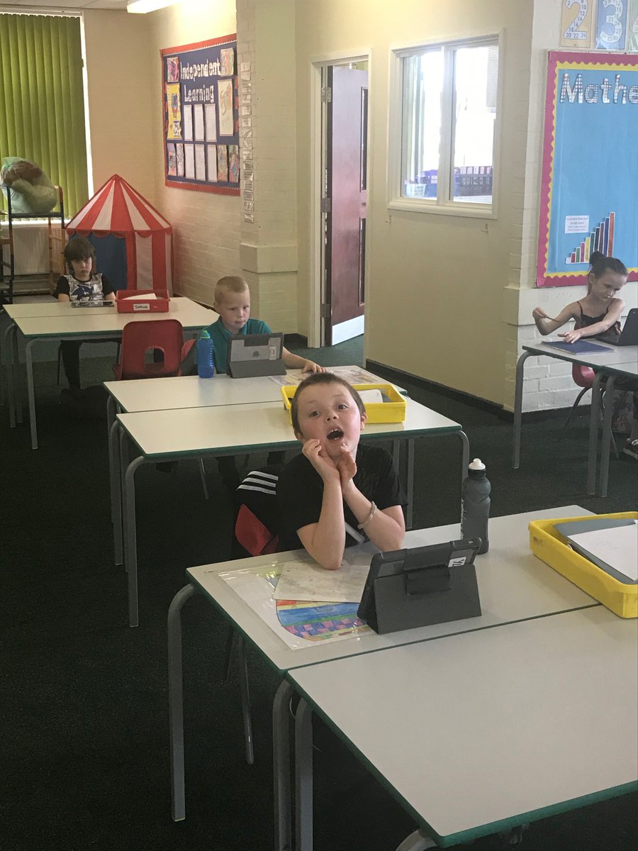 Springwood_Prm's tweet image. #springraglan are using the I pads to complete their online maths tasks.