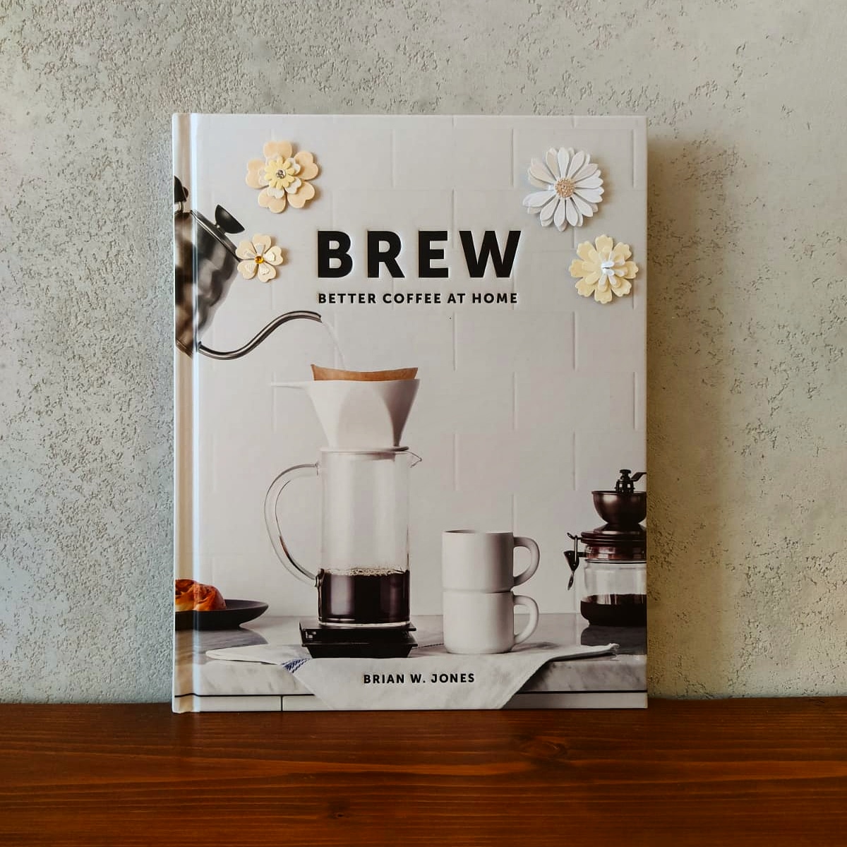 joinCoffeeList's tweet photo. Learning every day. Brew by @DCILY. Beautiful book.

#brew #coffeedesk #coffeebook https://t.co/qe1VFlLl4v