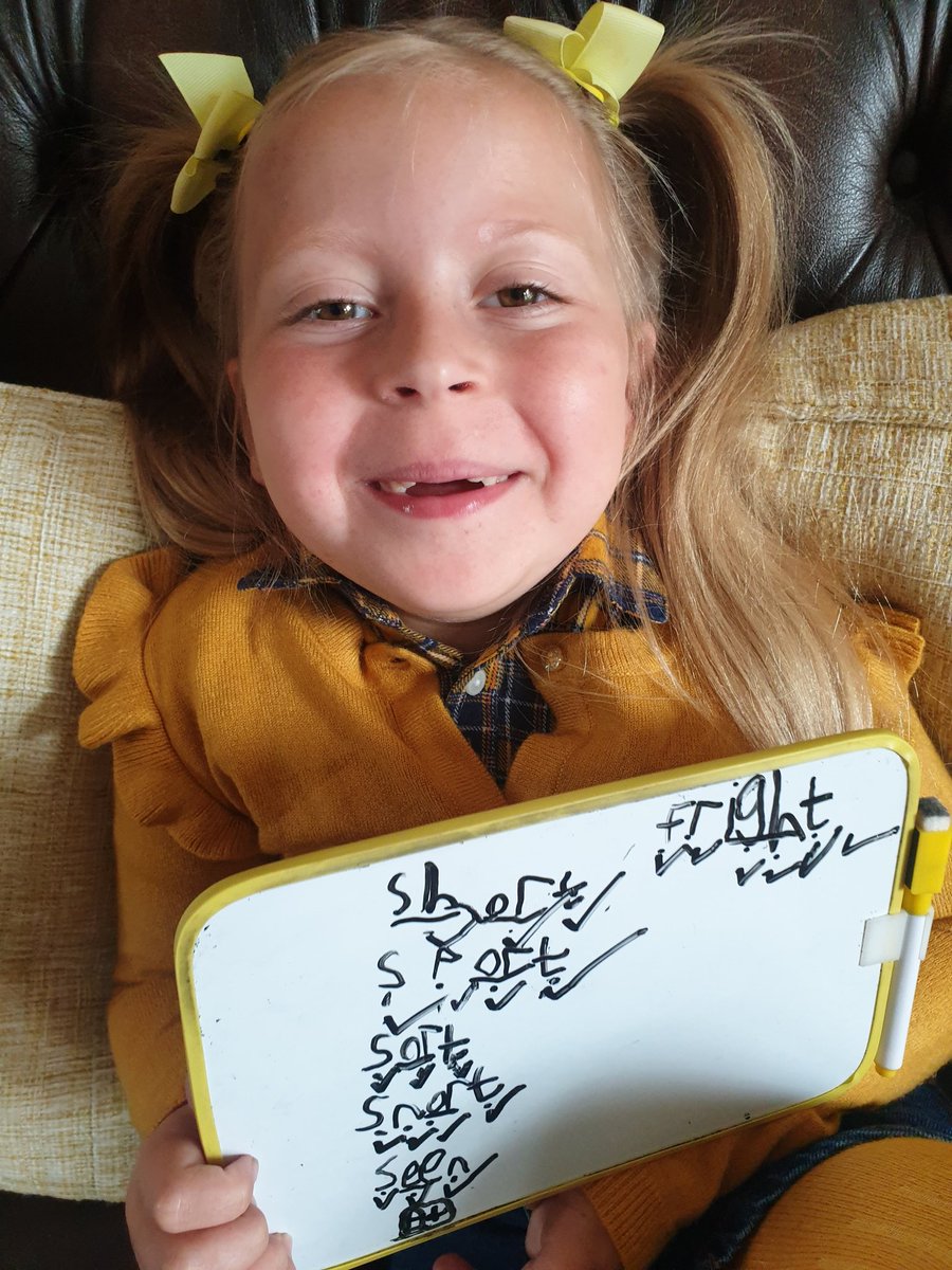 DelliusEmma's tweet photo. Esme loved her RWI session with Rosie this morning, you can tell from her face how much she enjoys the sessions.
@otterSomervill1
@SomervilleCH44
@RuthMiskinEdu
#SomervillePrimHomeLearning https://t.co/wuH2gCCmsw